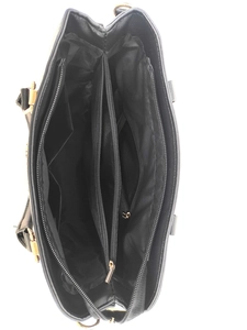 Vue intérieure d'un sac à main noir avec plusieurs compartiments et zips dorés