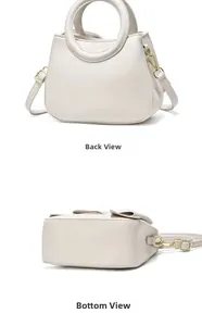 Vue détaillée du sac à main en cuir PU blanc crème montrant le dos lisse et la base cousue