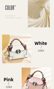 Détail de sacs à main roses et blancs à motif crocodile avec foulards en soie sur les anses