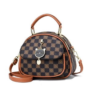 Classic checkered patterns tote bag with cat pendant and adjustable strap for women