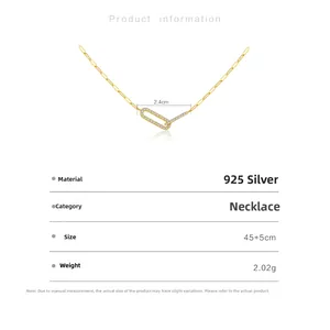 Dettaglio collana con anelli intrecciati in argento 925 e luminosi zirconi incastonati