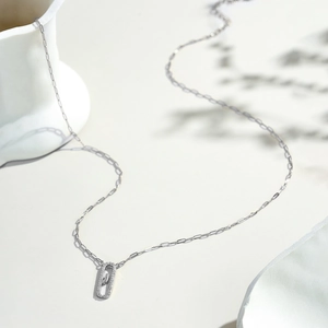 Elegante Halskette aus S925 Sterlingsilber mit Büroklammerkette und Zirkonia-Anhänger