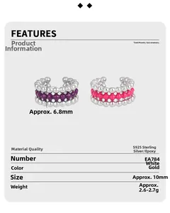 Dettaglio macro di ear cuff in argento sterling S925 multistrato con smalto rosa e viola