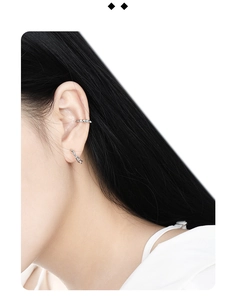 Close-up of a model wearing a chain design S925 sterling silver ear cuff and stud set