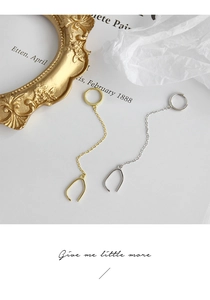 Detail von S925 Silber Gliederketten-Ohrring mit Earcuff und quadratischem Design
