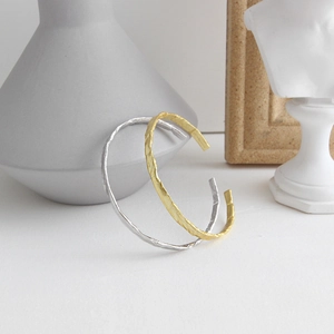 Minimalist S925 silver irregular hammered cuff bracelets in gold and silver finish