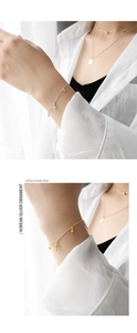 Dettaglio di bracciali in argento S925 con ciondoli a croce in zircone in argento e oro