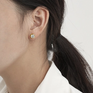 Minimalist S925 sterling silver geometric round zircon stud earrings worn by a model