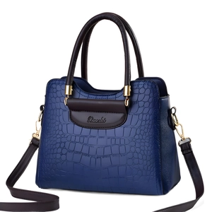 Dunkelblaue Handtasche mit Krokodil-Prägung, goldenen Beschlägen und Schultergurt