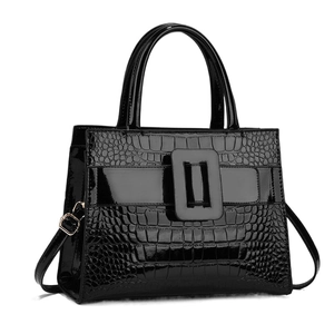Borsa a mano nera lucida motivo coccodrillo con fibbia decorativa e doppi manici