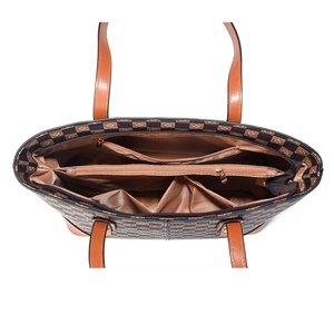 Vue détaillée de l'intérieur d'un sac cabas à carreaux avec compartiments et zips dorés