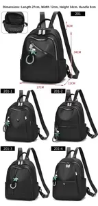 Dimensiones detalladas de la mochila de viaje Oxford negra con bolsillos y colgante estrella