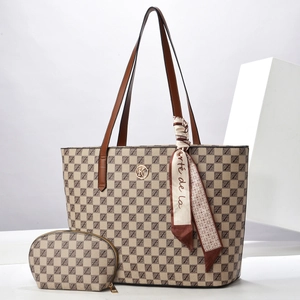 Set cabas classique à carreaux avec trousse assortie et détail élégant de foulard en soie