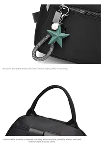 Detalle del asa de nylon reforzado y colgante de estrella en la mochila Oxford