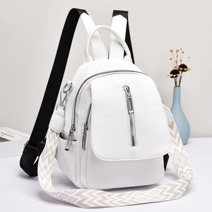 Sac à dos minimaliste en cuir blanc avec sangles tissées géométriques et zips argentés