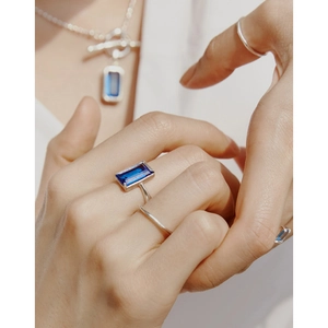 Bague élégante en argent sterling S925 avec pierre bleue rectangulaire et texture fine