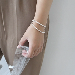 Minimalistisches S990 Sterling Silber Armreif und gedrehtes Seilarmband Set für Damen