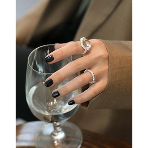 S925 sterling silver ring set with white crystal in irregular texture and twisted design