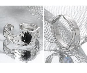 Detailansicht des S925 Silberrings mit verstellbarem Band und Materialgravur am Innenring