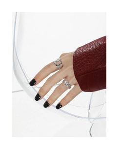 Nahaufnahme von S925 Sterling Silberringen mit unregelmäßigem Design und Mondstein