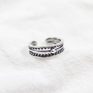 Vintage S925 sterling silver open ring with twisted rope layers and a center bead