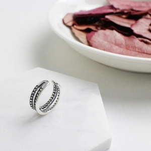 Vintage S925 sterling silver open ring with double-row dotted texture and oxidized finish