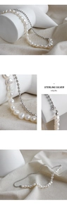 Dettaglio collana in argento 925 con perle d'acqua dolce barocche e catena a sfere