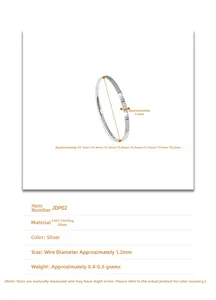 Detalle de anillo fino de plata S925 de 1,2 mm mostrando el grosor y especificaciones