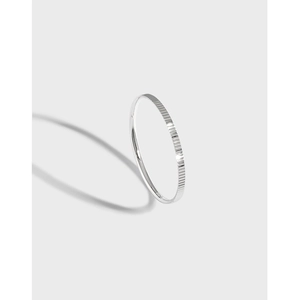 Anillo Fino de Plata de Ley 925 Minimalista Para Mujer Textura de Ranura Vertical 1.2mm Estilo Industrial Geométrico