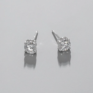 Pendientes clásicos de plata de ley S925 con circonitas redondas engastadas en cuatro garras