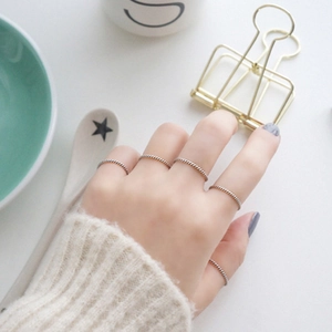 Set of minimalist S925 sterling silver twisted rope rings worn on female fingers