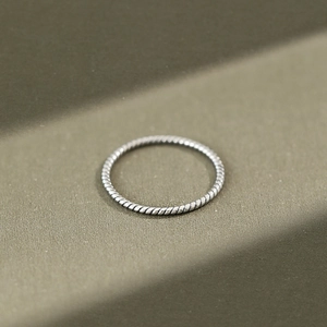 Minimalist S925 sterling silver twisted rope ring with vintage matte finish for women