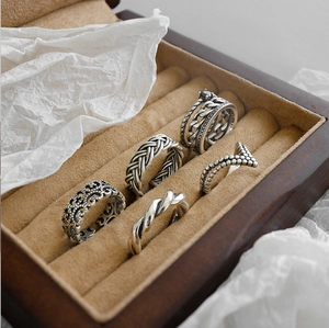 Vintage S925 sterling silver ring set with woven patterns in a brown velvet jewelry box