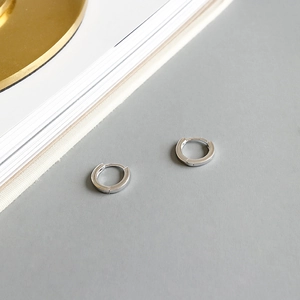 Minimalistische S925 Sterling Silber Huggie Creolen in geometrischer runder Form