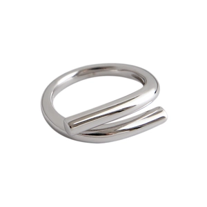 Minimalist S925 sterling silver open ring with a sleek interlaced dual-layer design