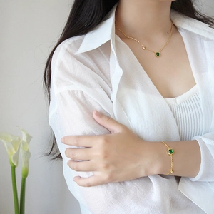 Elegante gouden S925 zilveren ketting met smaragdgroene zirkoon vierkante hanger