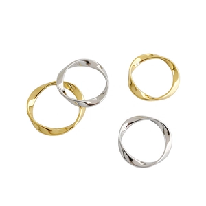 Anillos Mobius minimalistas de plata de ley S925 con acabados pulidos en oro y plata