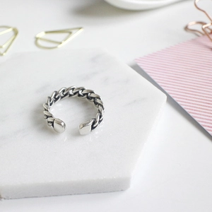 Vintage S925 sterling silver chain link open ring on white marble stone display