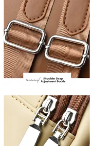 Détail du sac à dos en cuir beige avec double zip argenté et bandoulière marron réglable