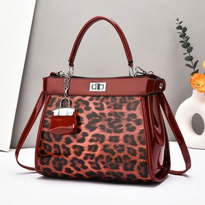 Leopard print crossbody bag with wine red patent leather and stylish small pendant