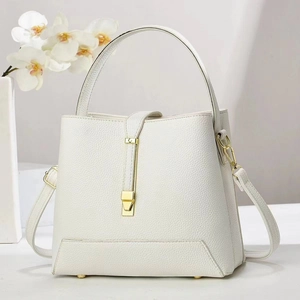 Sac seau en cuir litchi blanc avec poignée et fermoir doré pour femme