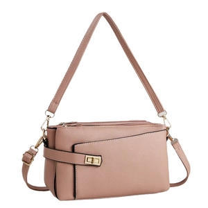 Elegante borsa a tracolla rosa con trama litchi, dettagli dorati e zip multiple