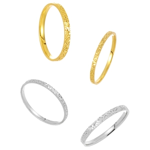 Minimalistische S925 sterling zilveren ringen met hamerslag in goud en zilver op wit