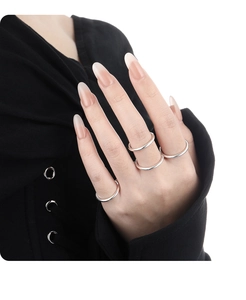 Set di 4 anelli minimalisti in argento S990 lucido con sottili fasce impilabili