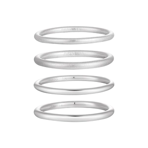 Set di anelli minimalisti in argento S990 con finiture opache e lucide impilate