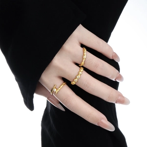 Dreiteiliges vergoldetes S925 Sterlingsilber Ring-Set mit mikro-eingelegten Zirkonia Steinen