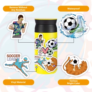 50 wasserfeste Vinyl-Fußball-Aufkleber mit bunten Spieler- und Ballmustern im Set