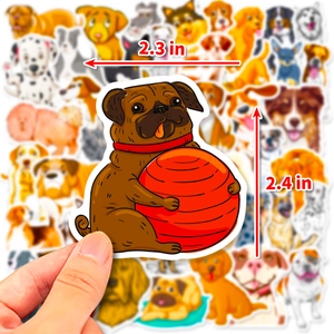 Detalle de pegatina de pug animado con marcas de tamaño de 2,3 x 2,4 pulgadas