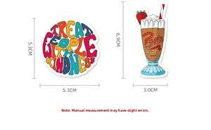 Détail d'autocollants montrant un design rond inspirant et une tasse de milkshake rétro