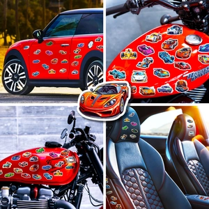 Détails d'autocollants de course JDM colorés sur les portières et réservoirs de moto